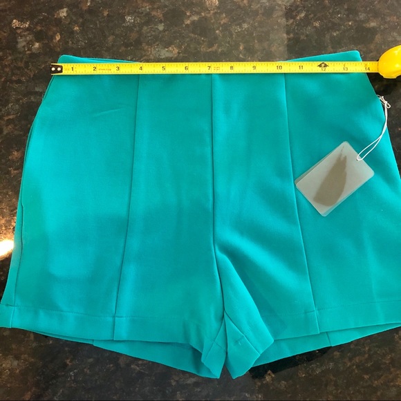 High-waist shorts - Picture 4 of 6